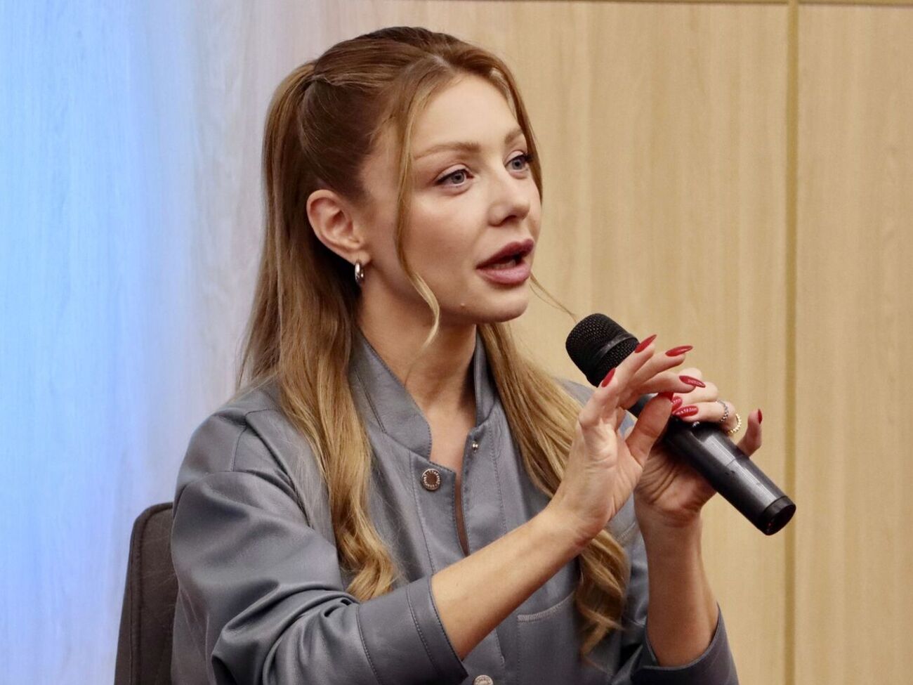 Тина Кароль сладкое и неполезное ест в промежутке между 13.00 и 15.00