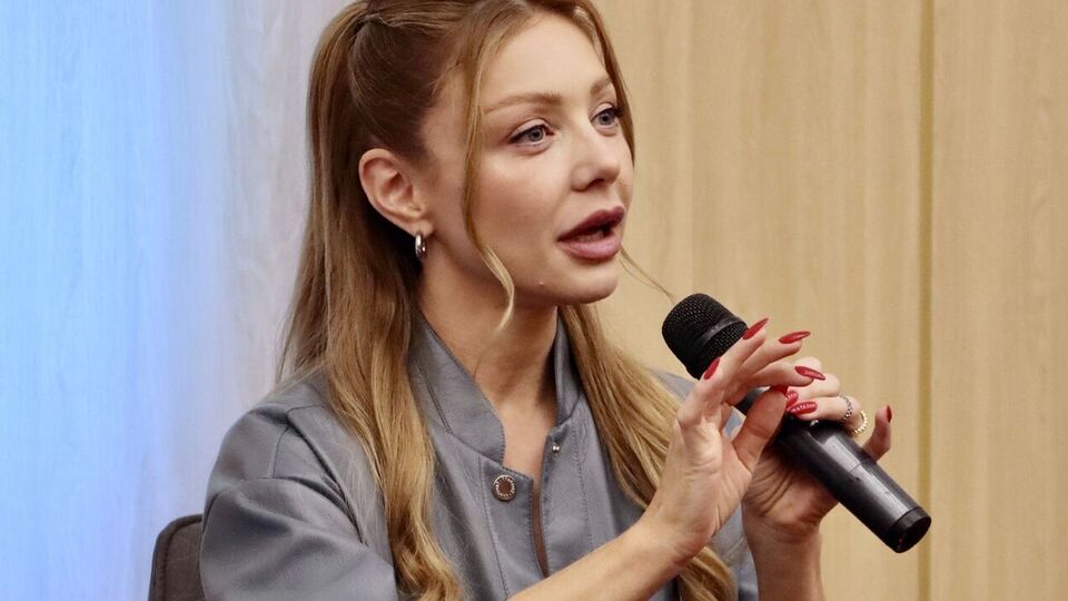 Тина Кароль сладкое и неполезное ест в промежутке между 13.00 и 15.00