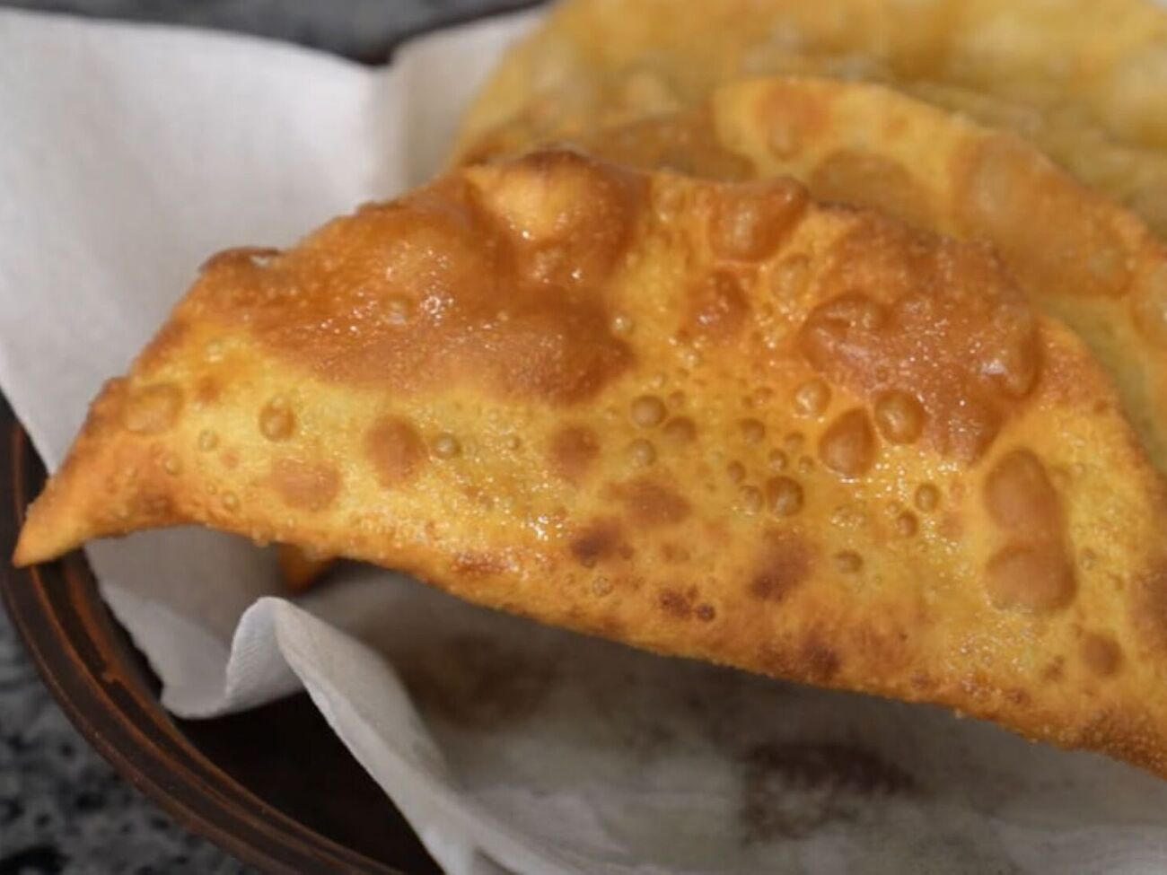 бжарьте чебуреки на сковороде с большим количеством масла с двух сторон