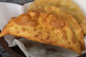 бжарьте чебуреки на сковороде с большим количеством масла с двух сторон