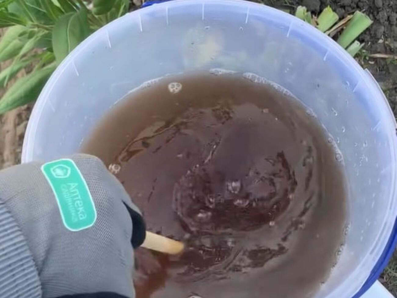 Проводить обработку нужно при благоприятных погодных условиях