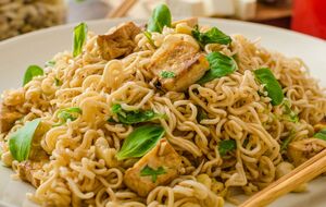 Також вам знадобиться 150 г вареної ковбаси