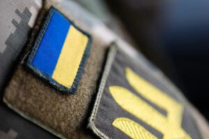 Як зазначають, один із мобілізованих упав на дорогу, діставши несумісні з життям травми