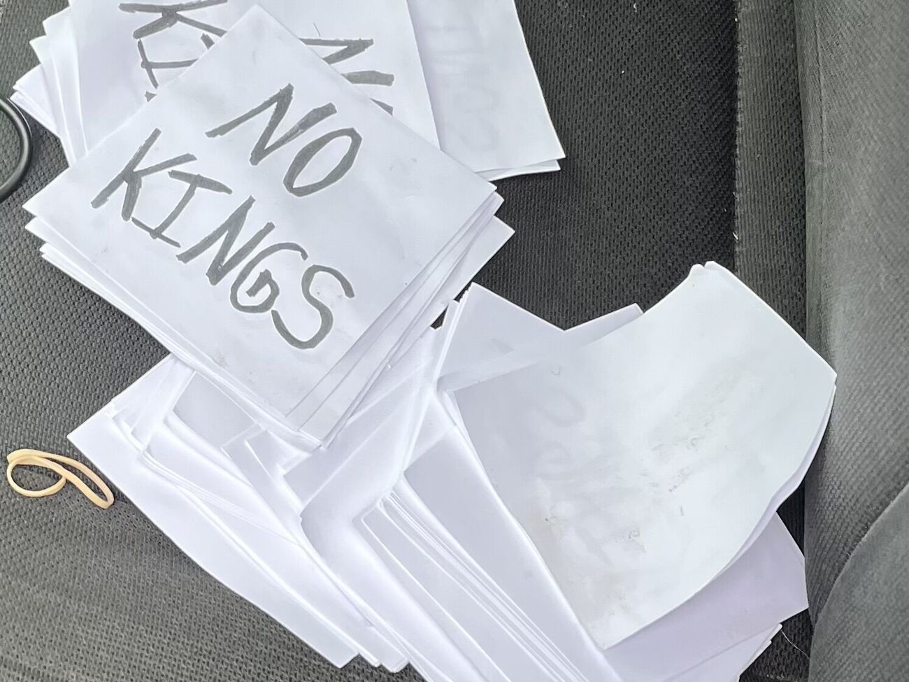 В машине нашли листовки