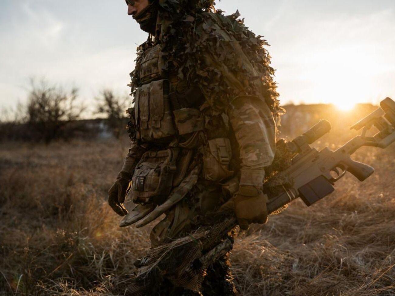 Азовці показали відео з полоненими окупантами