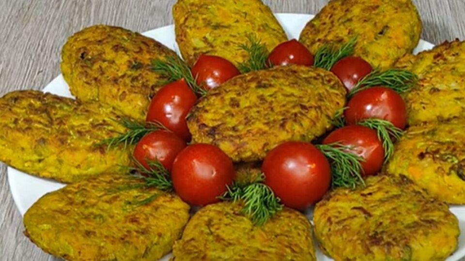 Сформуйте котлети й обсмажте їх з обох боків до готовності