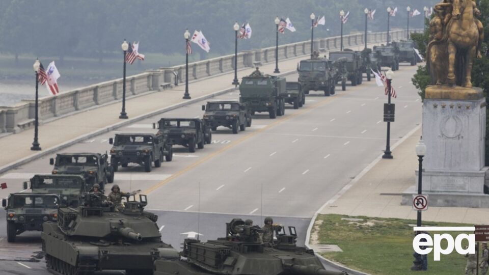 Вулицями Вашингтона проїхала військова техніка різних періодів