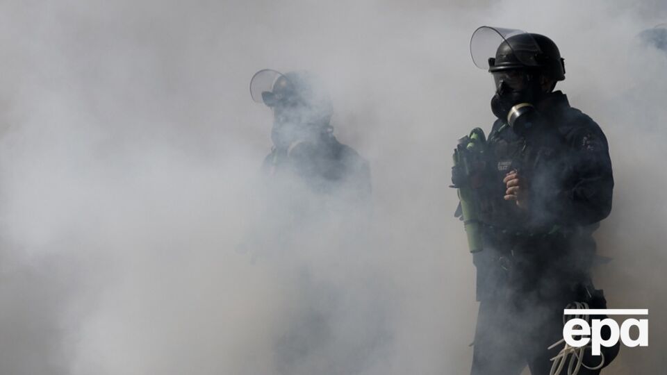 До учасників акції проти Трампа "Жодних королів" у Лос-Анджелесі застосували сльозогінний газ. Також поліція схвалила використання нелетальної зброї