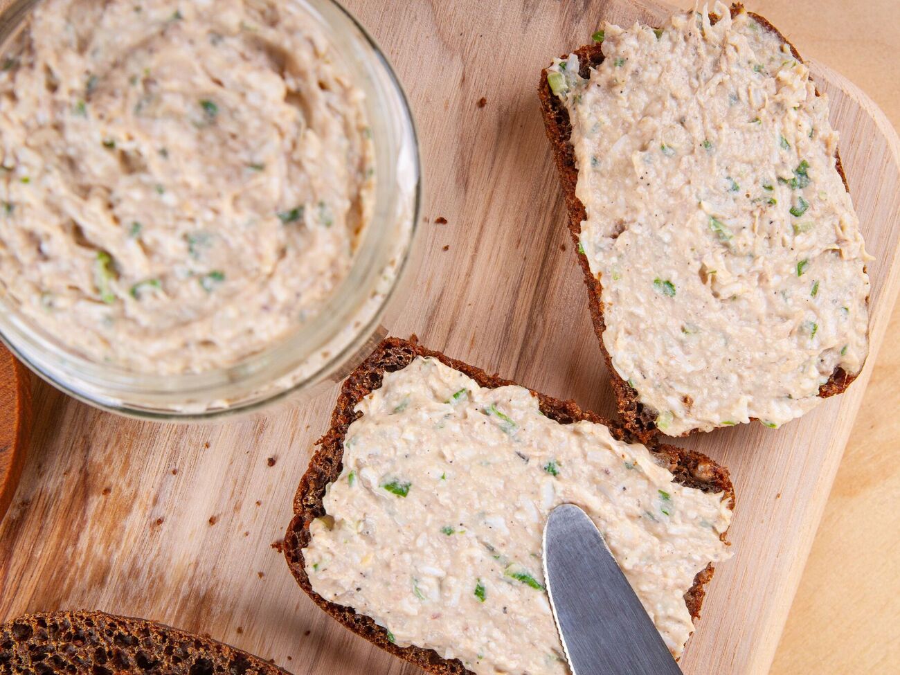 Закуску із сиру можна подавати з овочами