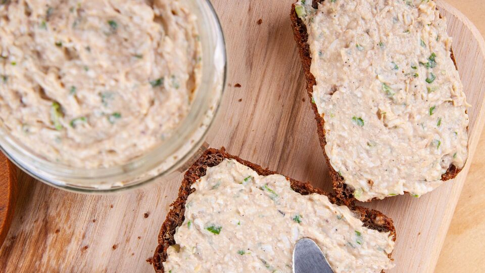 Закуску із сиру можна подавати з овочами