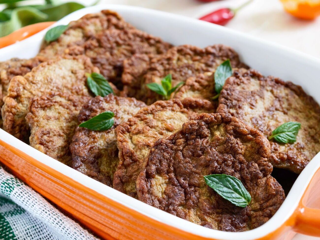 Для котлет знадобляться сметана і крохмаль