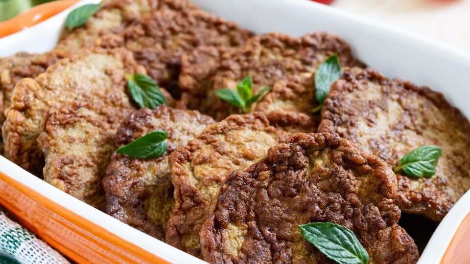 Для котлет знадобляться сметана і крохмаль