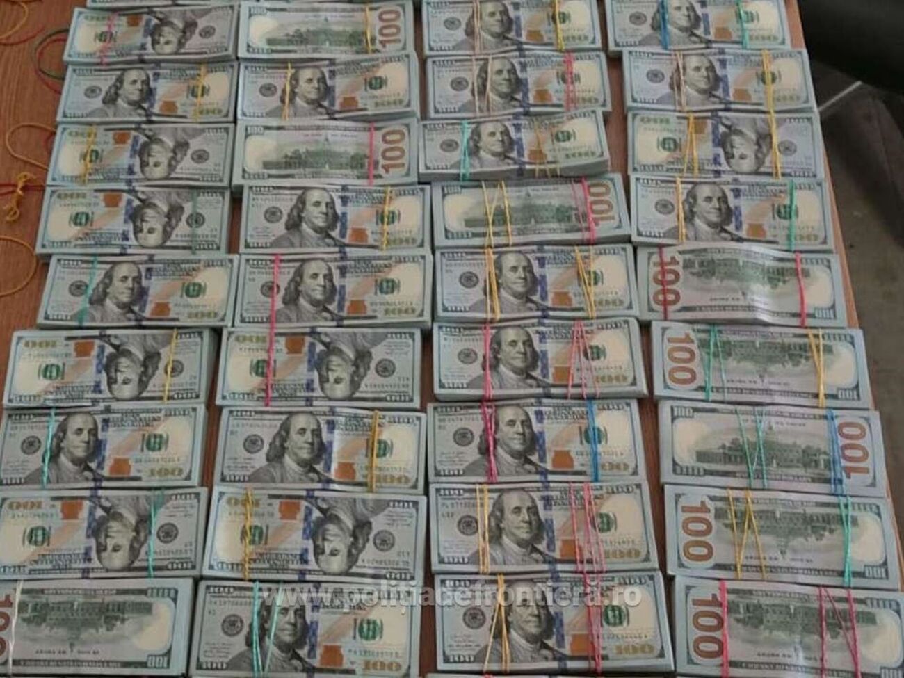 Мужчину и женщину оштрафовали на $3,4 тыс. каждого