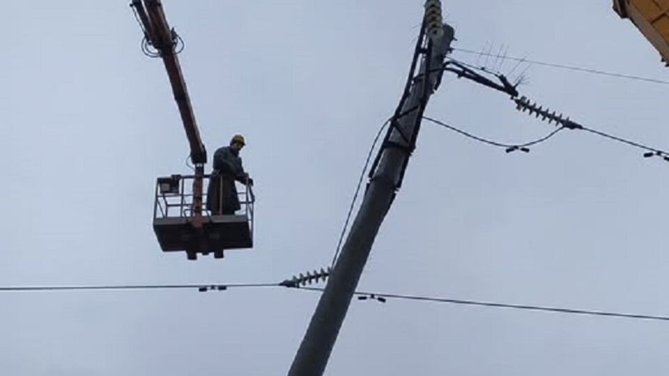 ДТЕК відновлює енергопостачання у Дніпропетровській і Донецькій областях