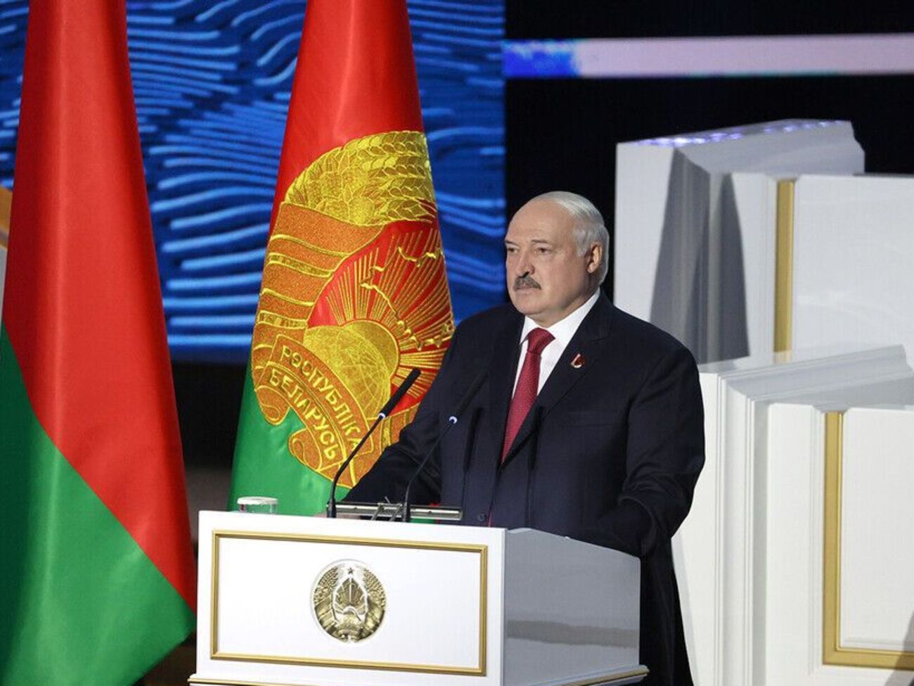 Лукашенко рекомендовал белорусам есть картофель запеченный или в виде пюре