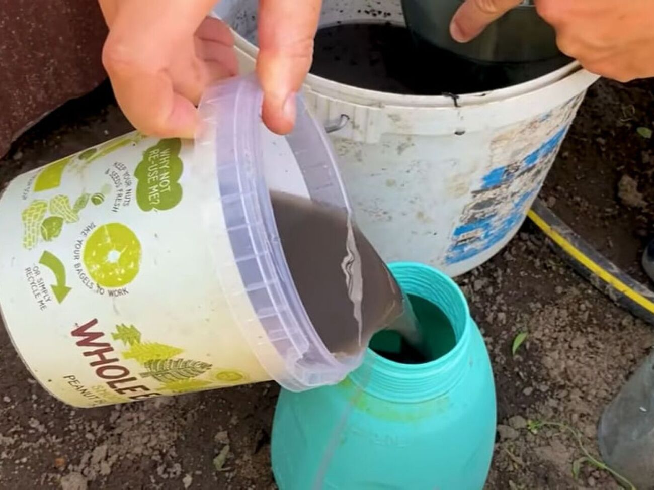 Обрабатывать участок нужно рано утром, убедившись, что не будет дождя