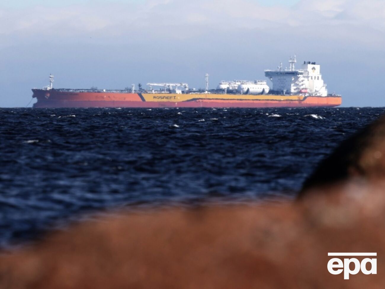 Росія незаконно перевантажує нафту у відкритому морі