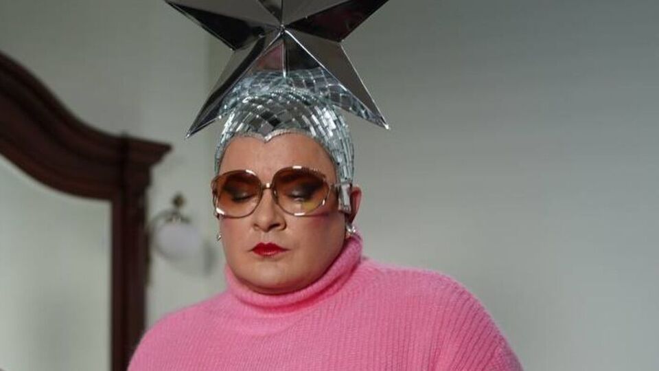 13 июня Сердючка в Киеве исполняла на русском языке хиты "Дольче Габбана" и "Все будет хорошо"