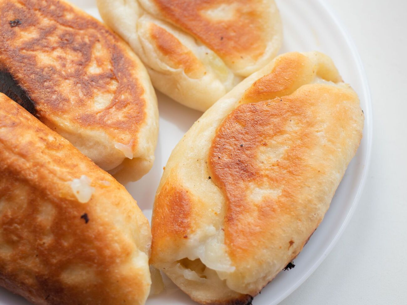 Жарить пирожки нужно на небольшом огне