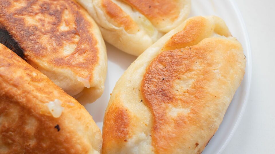 Смажити пиріжки потрібно на невеликому вогні