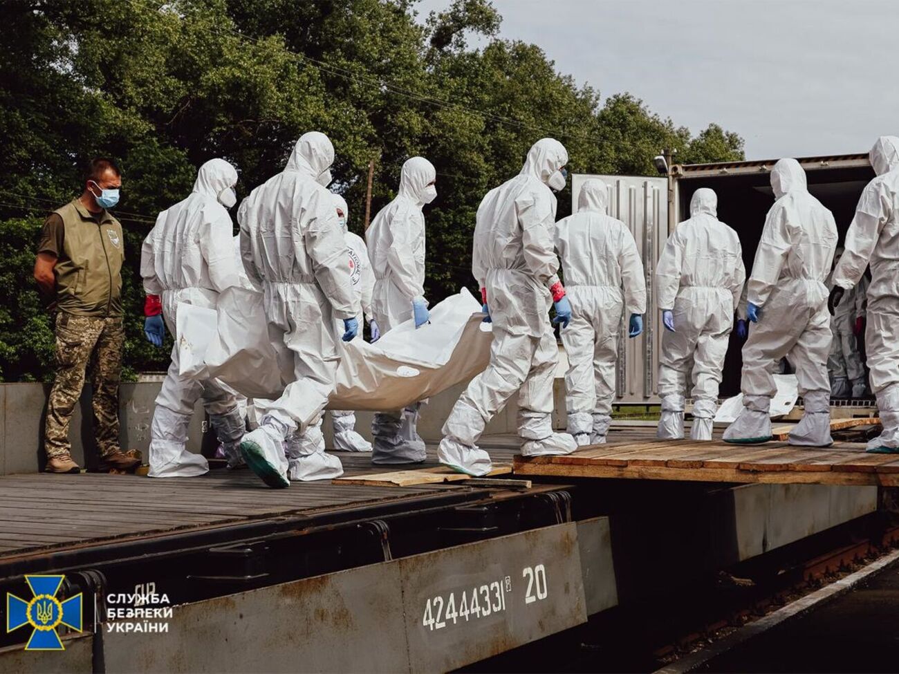 РФ намеренно усложняет Украине процесс идентификации тел погибших, отметил глава украинского МВД