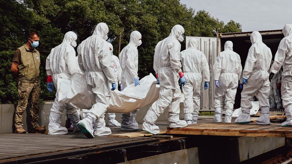 РФ намеренно усложняет Украине процесс идентификации тел погибших, отметил глава украинского МВД