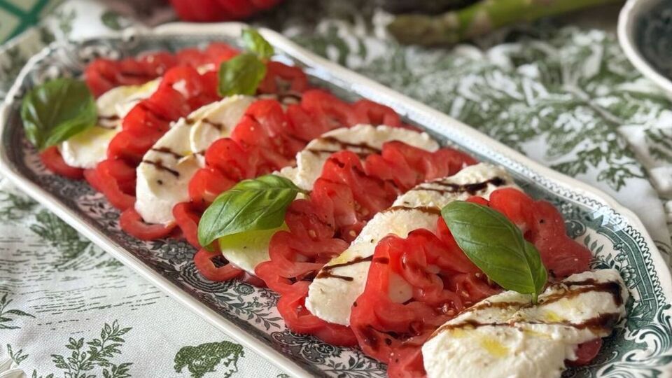 Для капрезе знадобиться, зокрема, оливкова олія