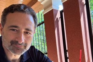 Смелянский женат на гражданке США