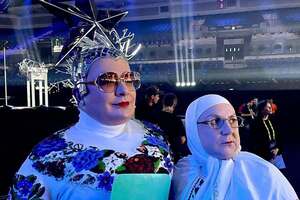 Во время концерта в Киеве Сердючка исполнила на русском песни "Дольче Габбана" и "Все будет хорошо"