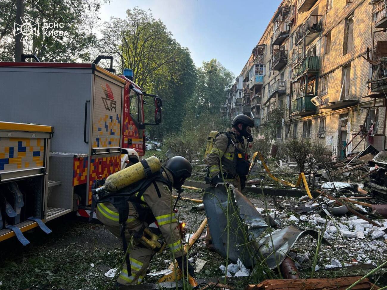 Зеленський показав наслідки атаки на Київ