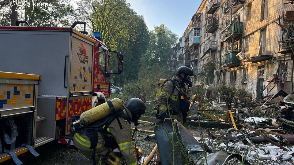 Зеленський показав наслідки атаки на Київ