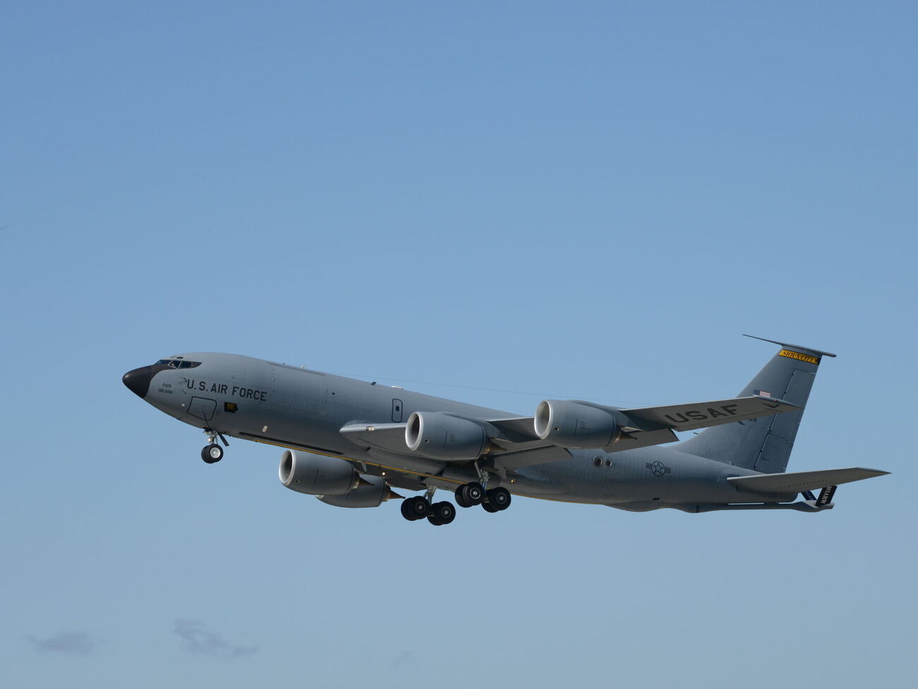 США перебросили в Европу, в частности, самолеты KC-135 Stratotanker