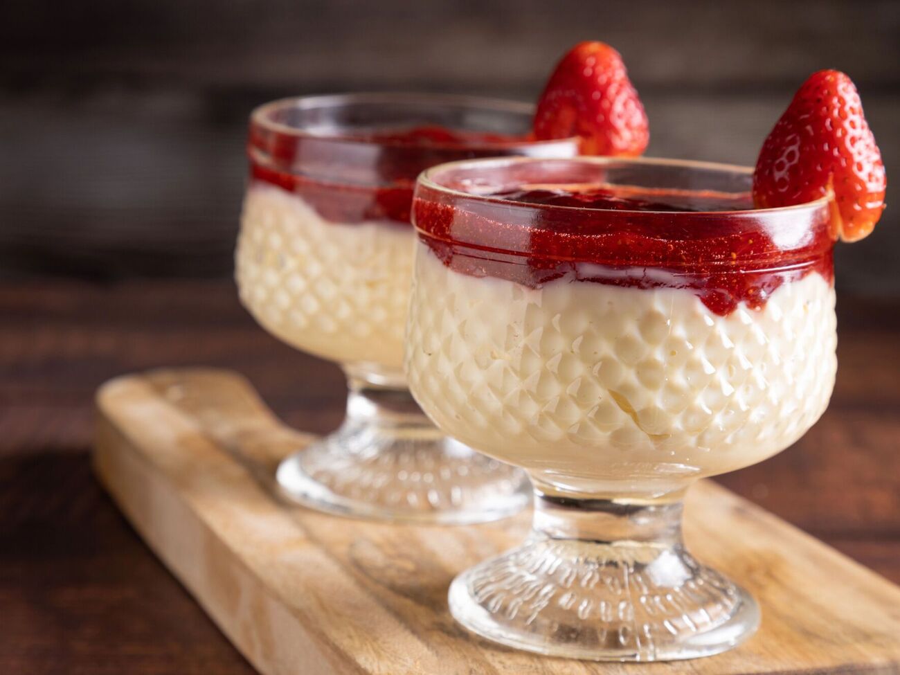 Панакоту подают с конфи