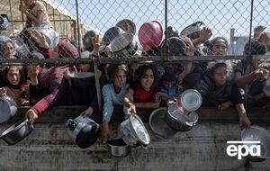 Палестинцы ждут гуманитарной помощи в Газе