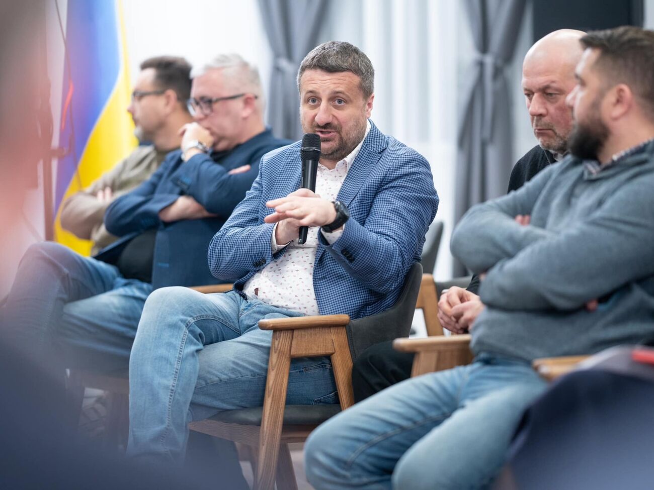 Не исключено, что слухи о санкциях могут активно распространять другие политики, отметил эксперт