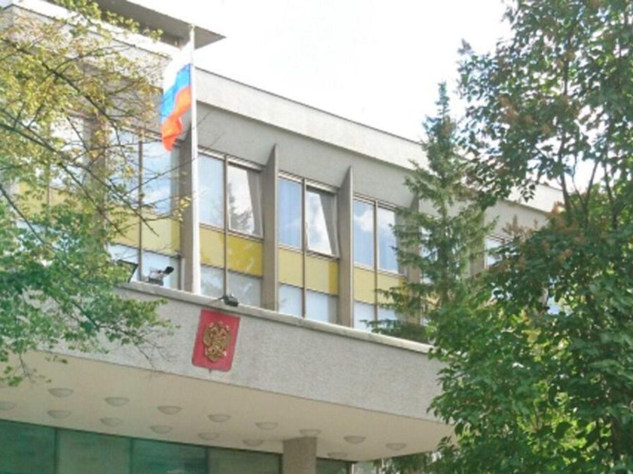 Пострадали ли помещения представительства или его работники, российское посольство не уточнило