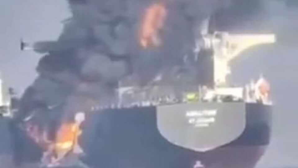 Танкеры перевозили нефть в Индию, говорится в статье