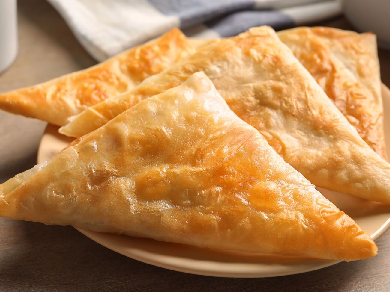 К начинке добавьте 40 г крахмала