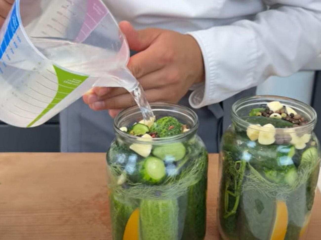 Завдяки замочуванню у крижаній воді огірки хрумтітимуть