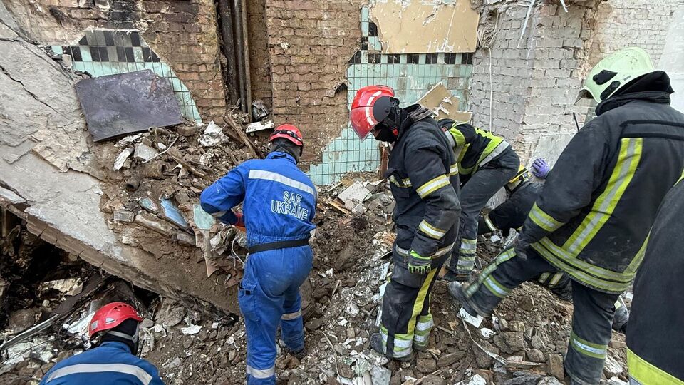Спасатели продолжают разбор завалов