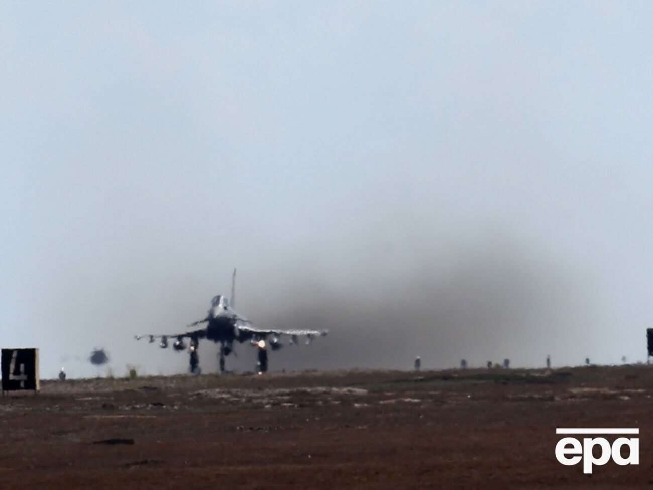 По словам министра обороны, Великобритания перебросила военные самолеты на Ближний Восток для "деэскалации конфликта"