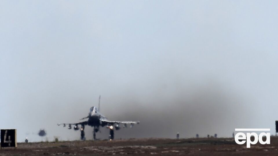 По словам министра обороны, Великобритания перебросила военные самолеты на Ближний Восток для "деэскалации конфликта"