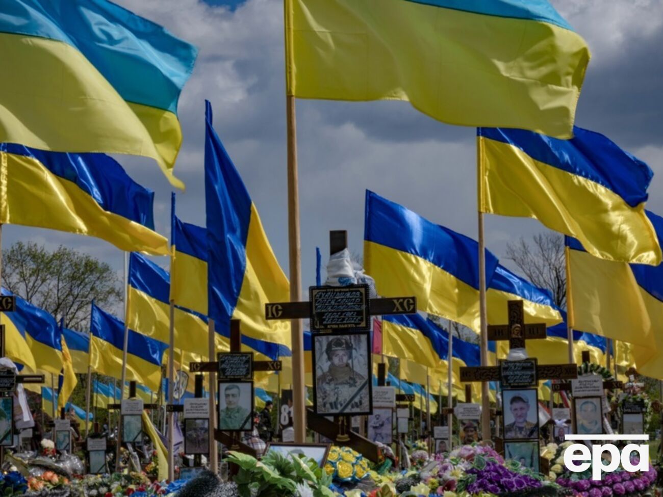 Підозрювані привласнили оплату за половину з 88 пам'ятників – СБУ