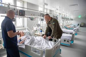 Кличко: Операції робили одночасно на п'яти операційних столах