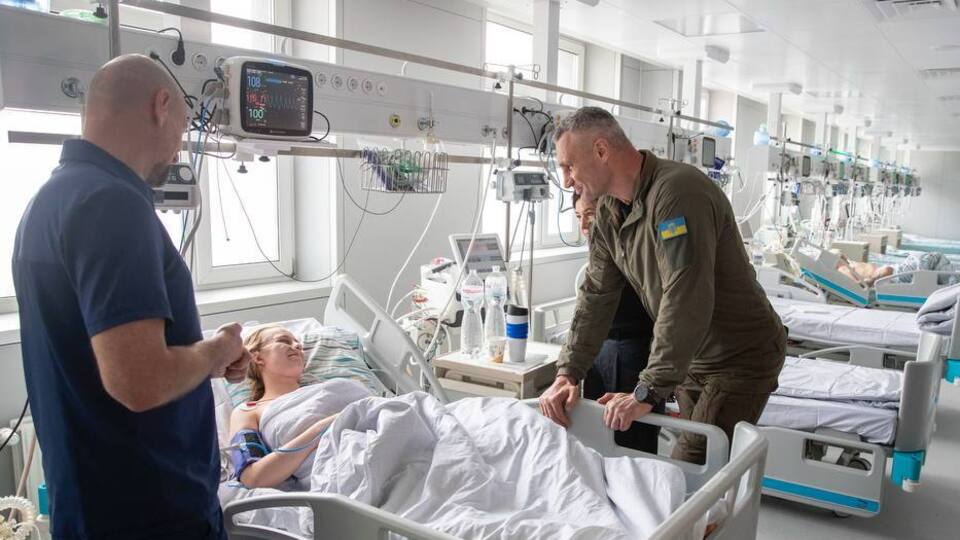 Кличко: Операції робили одночасно на п'яти операційних столах