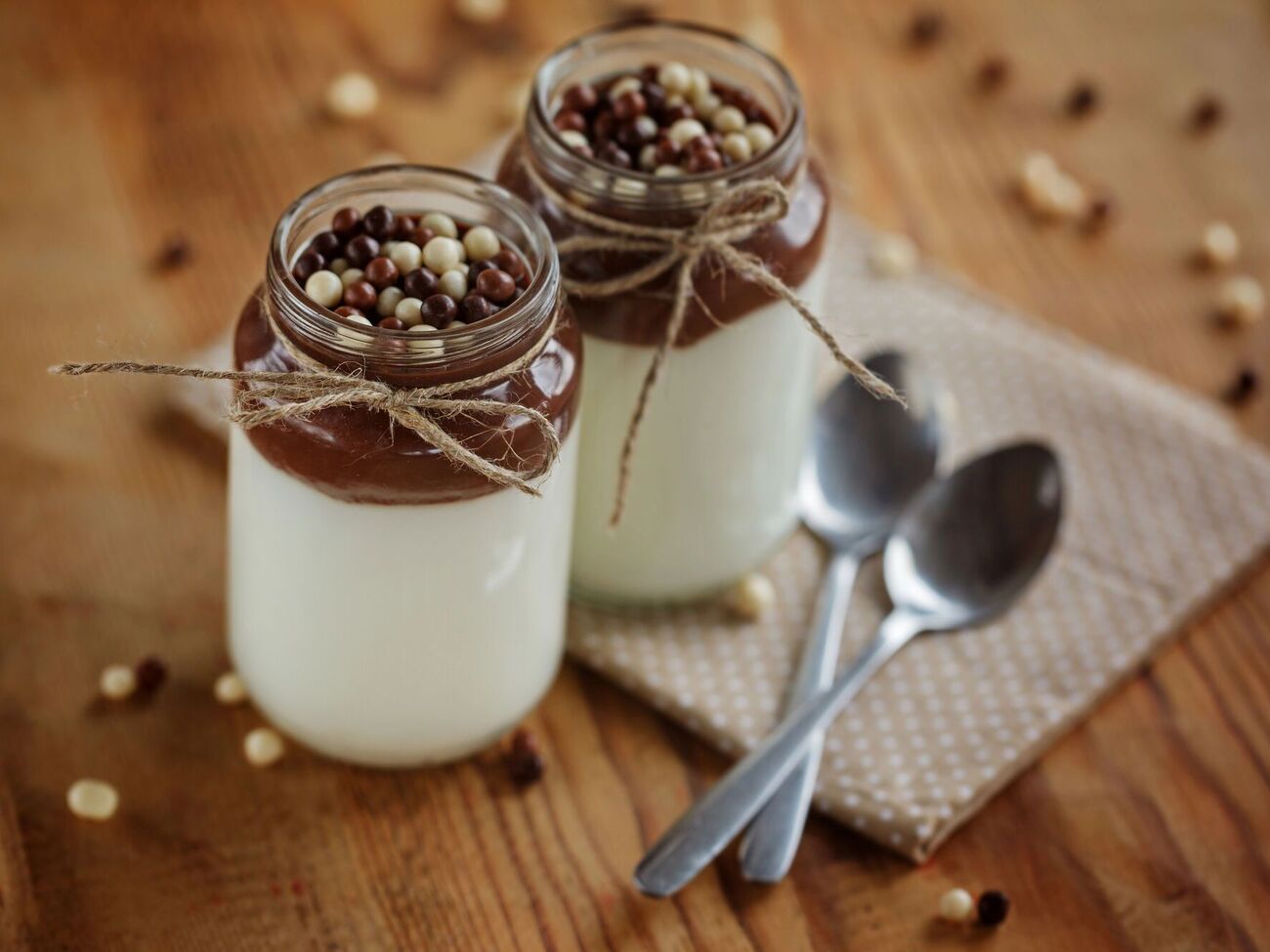 Десерт "Птичье молоко" на сметане получается очень вкусным