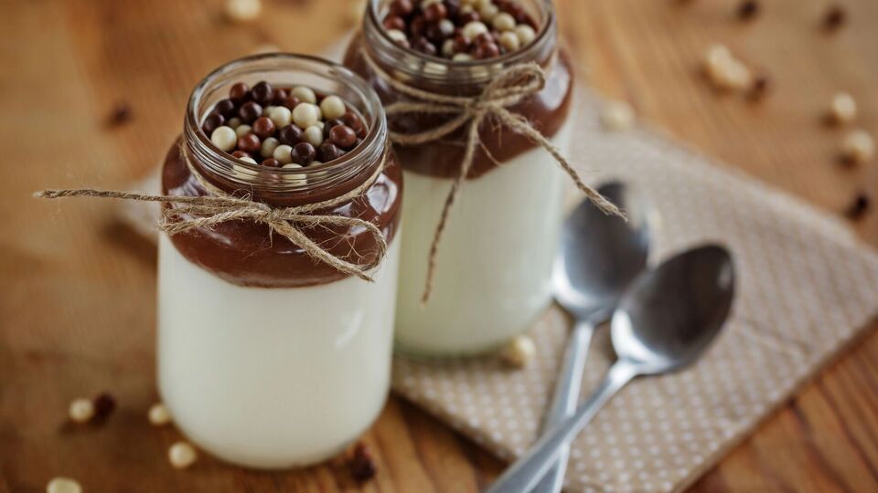 Десерт "Птичье молоко" на сметане получается очень вкусным