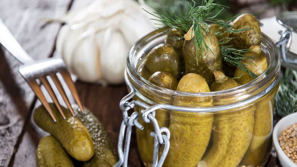 Через повільну ферментацію смак огірків – наче з бочки