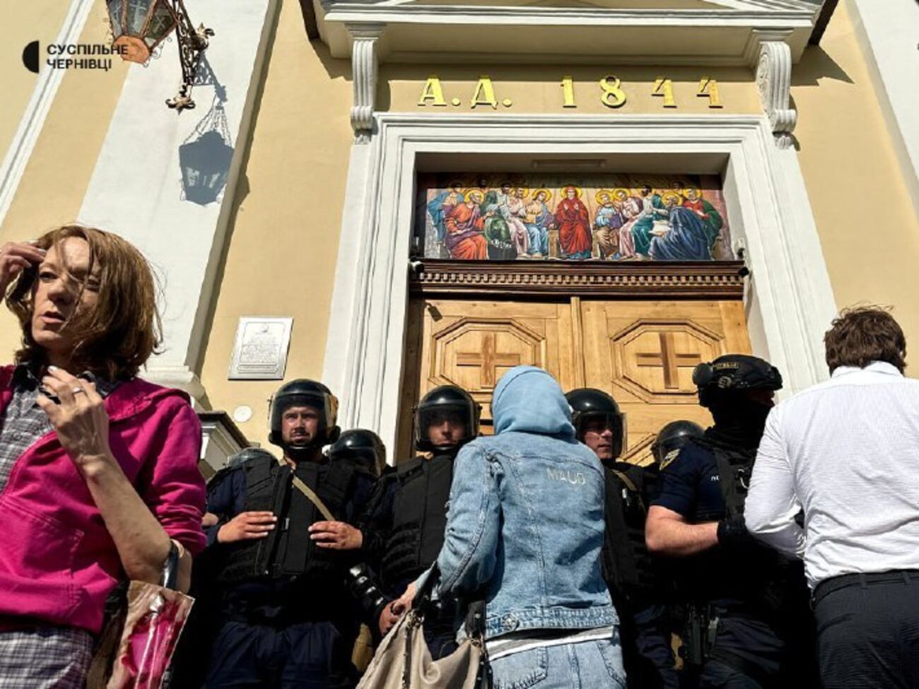 Серед поранених – семеро поліцейських і медпрацівник