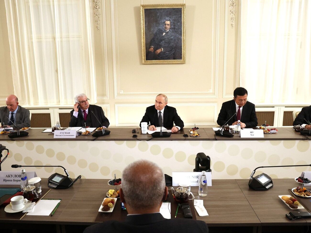 Путин рассказывал западным журналистам об условиях, выдвигаемых страной-агрессором к Украине, поздно ночью